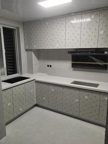 甜苗苗西安整體櫥柜：石英石與不銹鋼臺面灶臺的更換與工廠直銷優勢